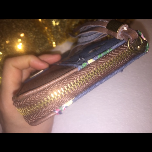 billaBONG Tassel Zip Around Wallet - Picture 6 of 11